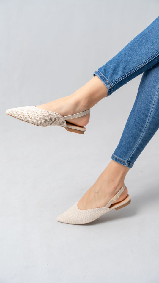 Sandales plates pour femmes à bout pointu avec bride