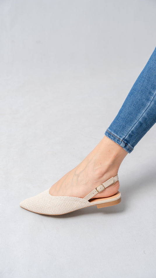 Sandales plates pour femmes à bout pointu avec bride