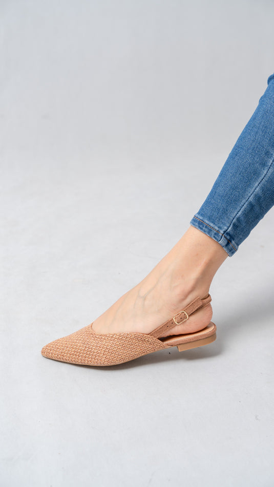 Sandales plates pour femmes à bout pointu avec bride