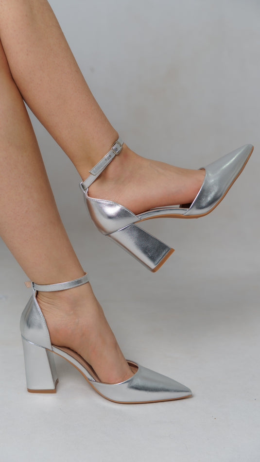 Escarpins à talons et bouts carrés