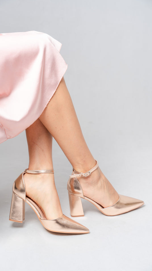 Escarpins à talons et bouts carrés