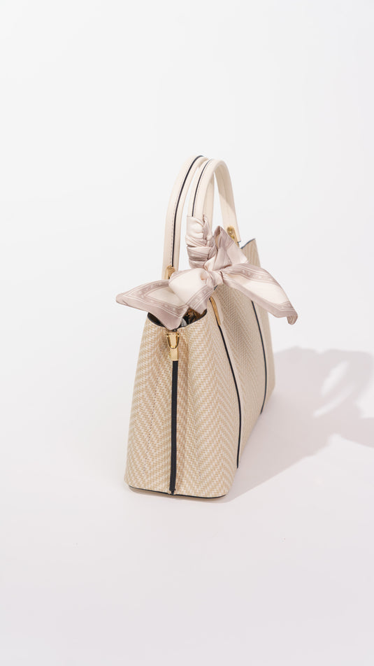Sac à main chic avec  détail foulard